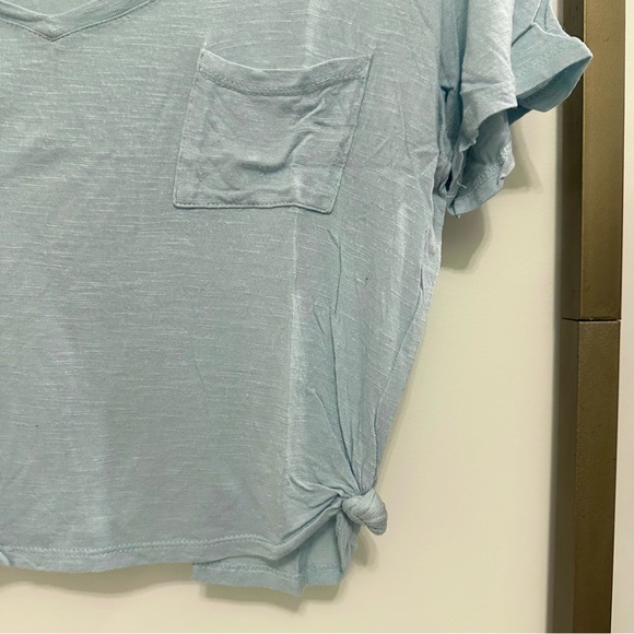 Tresics V-Neck Cropped Tee - Picture 2 of 3